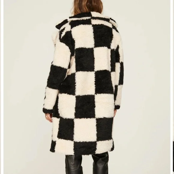 Colorblock faux fur jacket 🖤🐼 - Picture 4 of 8